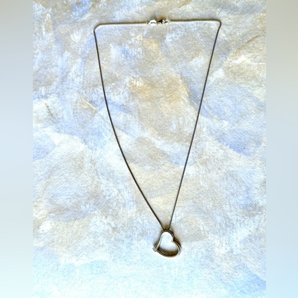 White gold delicate floating heart w natural diamond necklace 18” chain stamped - Picture 5 of 11